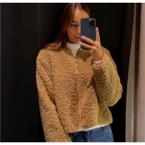 ZARA BLOGGER FAVORITE SHORT FAUX SHEARLING JACKET - Picture 6 of 12